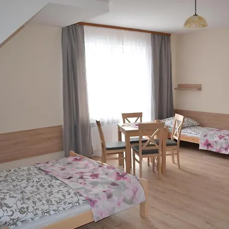 Osrodek Wczasowy Hanka ゲストハウス 3*